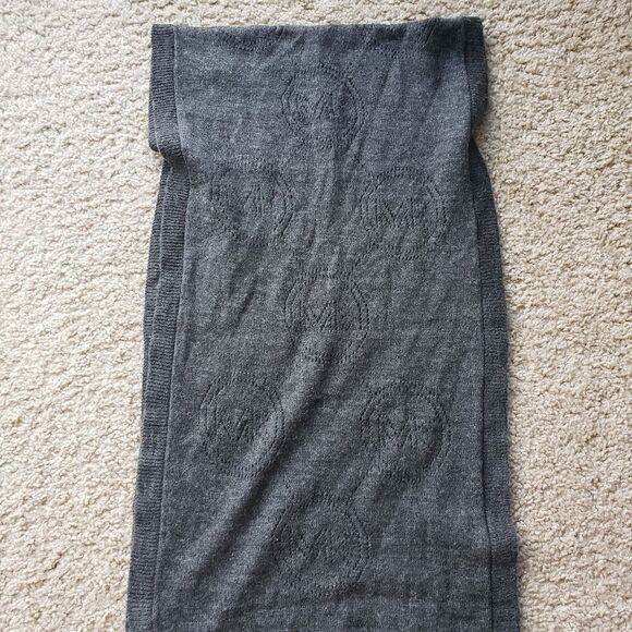 MICHAEL KORS MK Grey Knit Logo Infinity Scarf Winter Fall NWOT - Picture 5 of 5